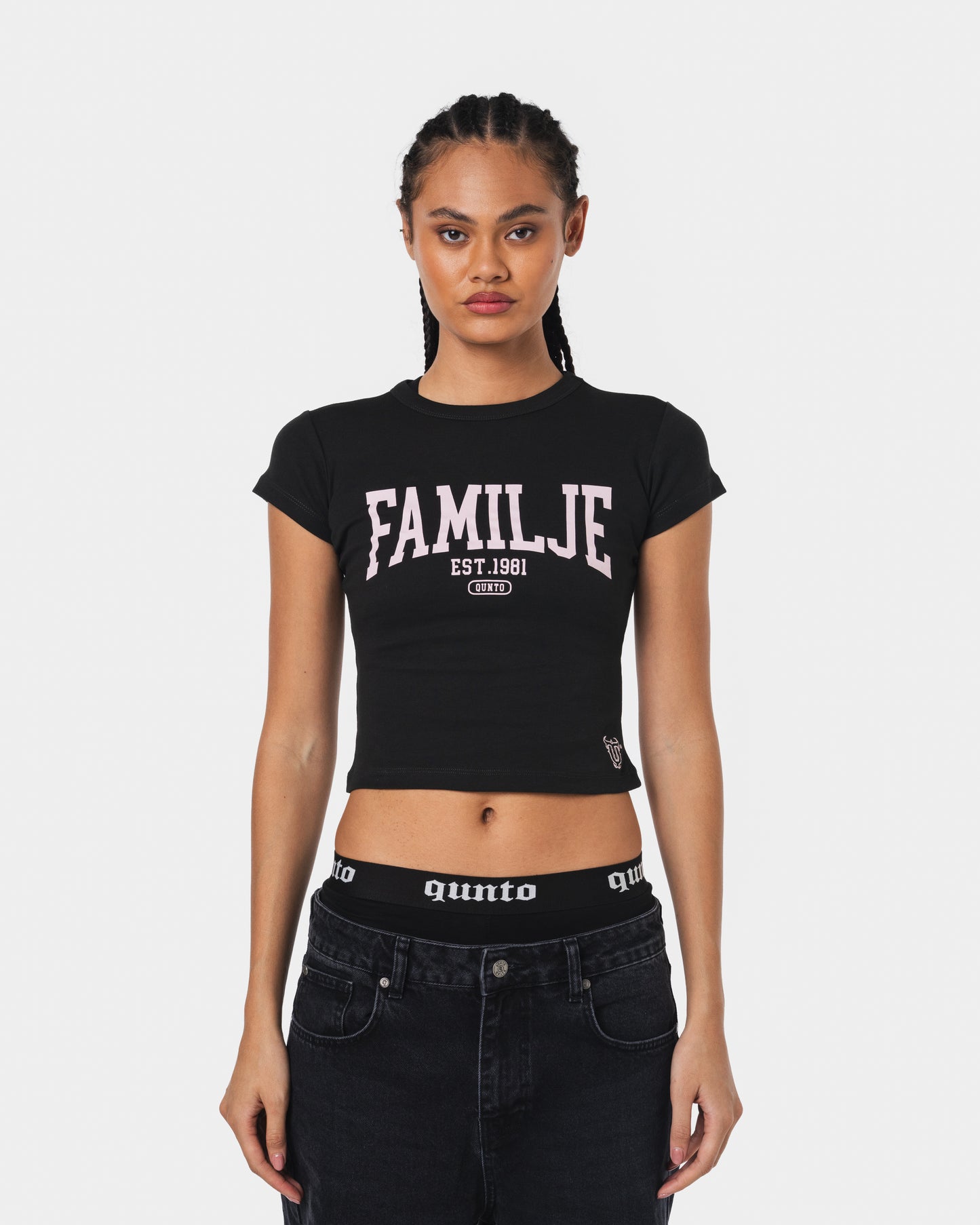 FAMILJE BLACK BABY TEE