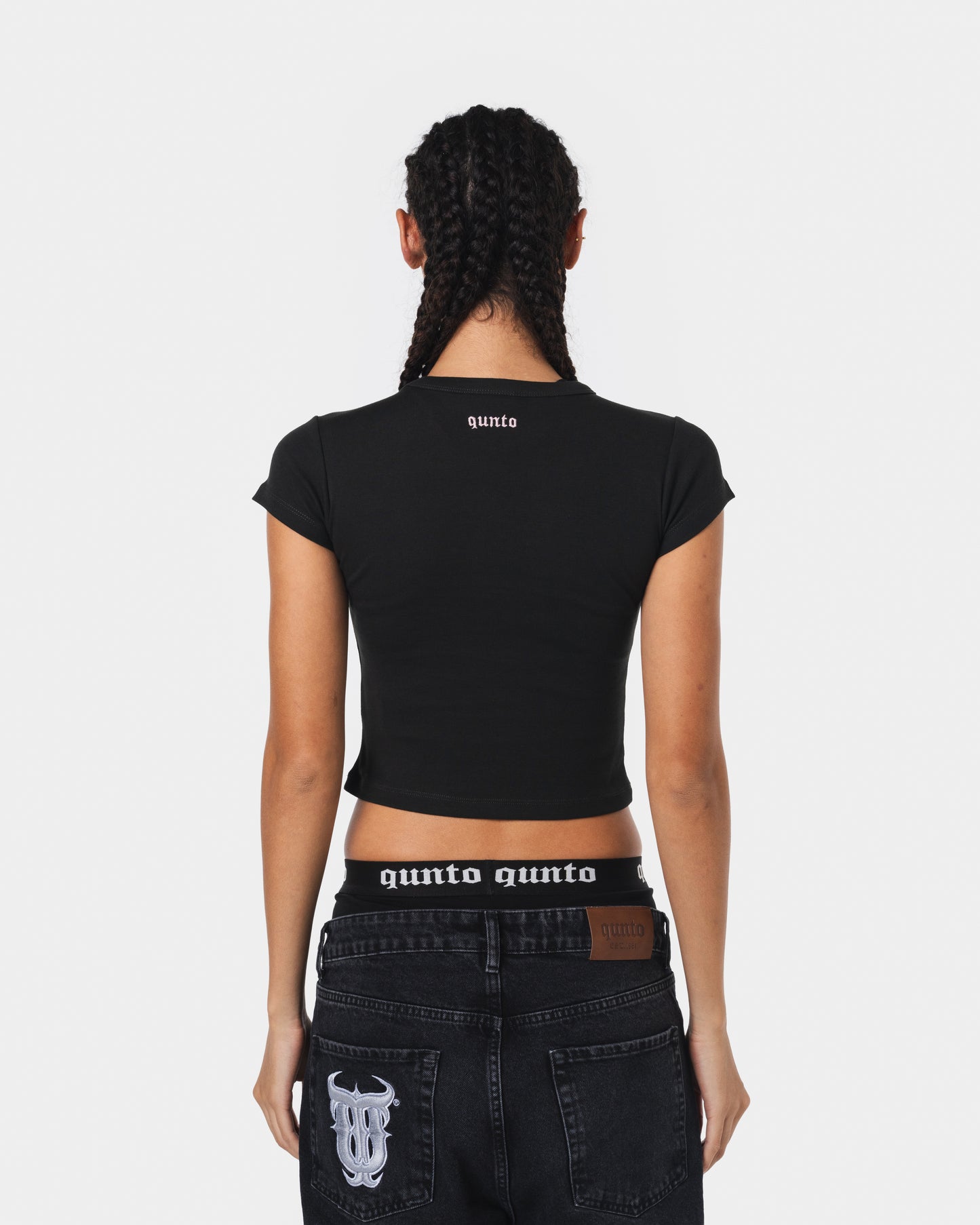 FAMILJE BLACK BABY TEE